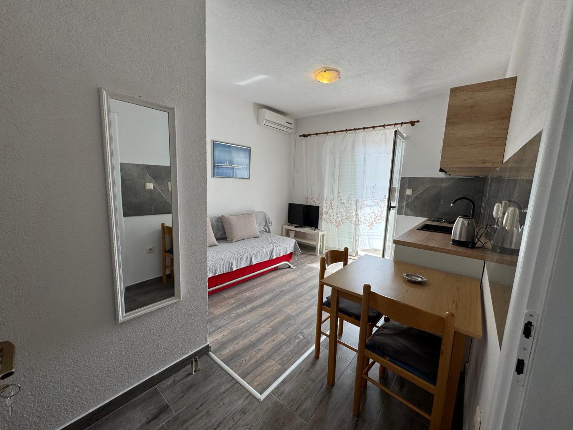 Apartment Makarska M&I, Free Private Parking Экстерьер фото