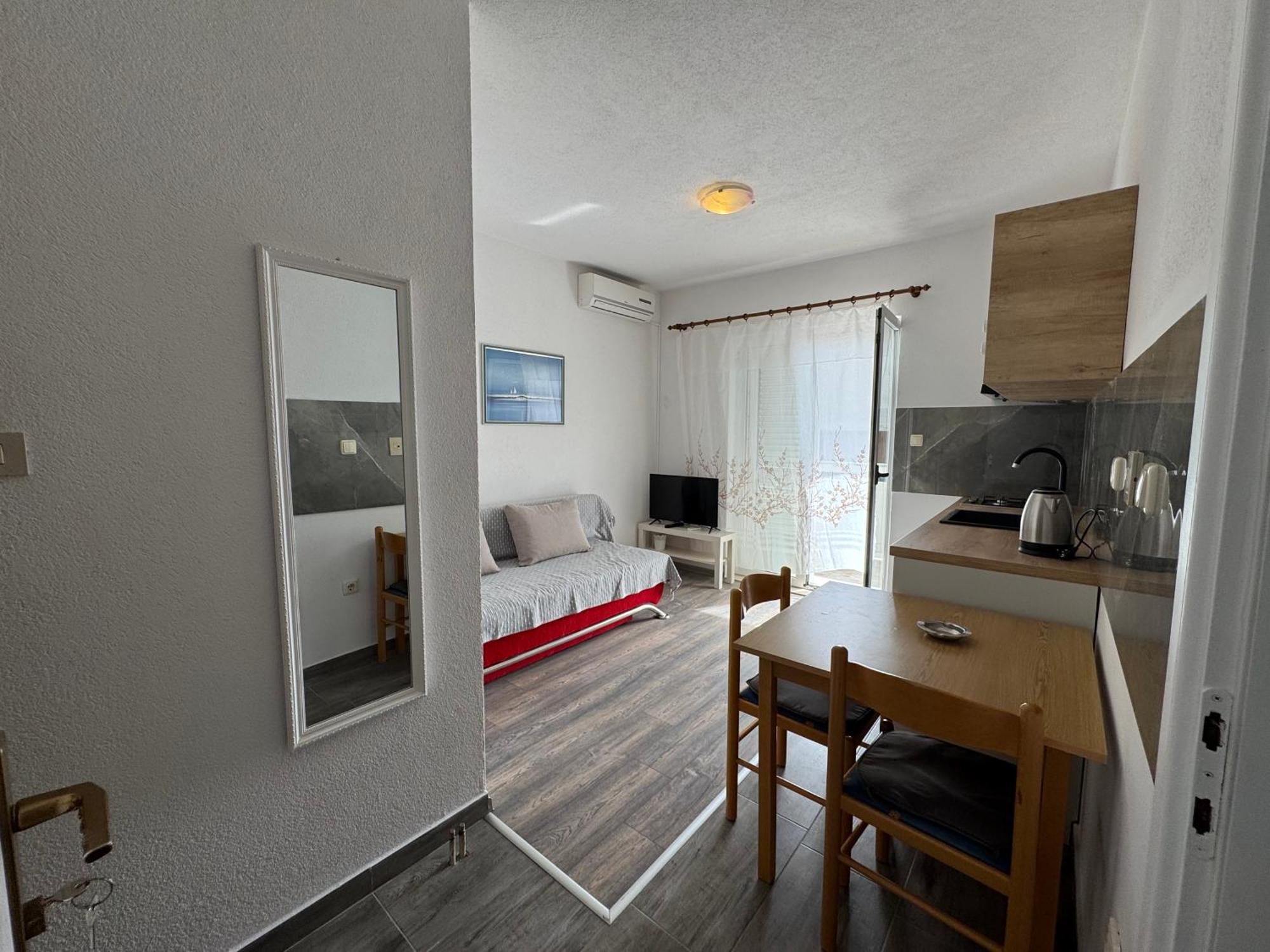 Apartment Makarska M&I, Free Private Parking Экстерьер фото