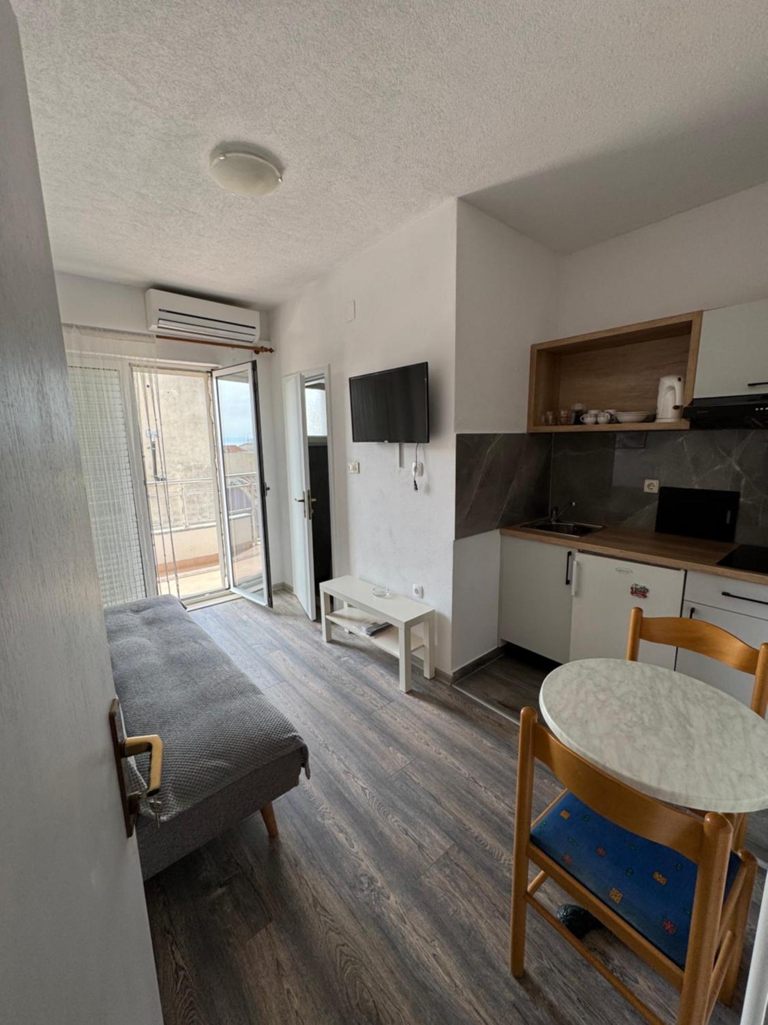 Apartment Makarska M&I, Free Private Parking Экстерьер фото